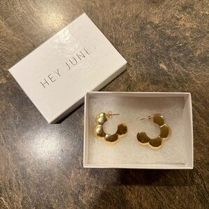 HEY JUNE Gold Scalloped Earrings